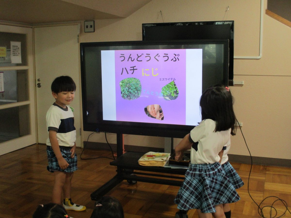 タブレットを持ってお散歩に！（もり・にじ組）
