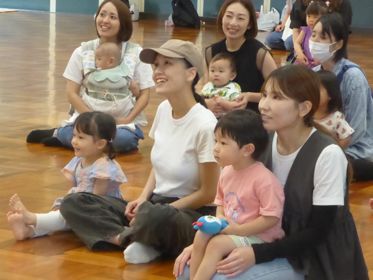 子育て広場ウィーク「リトミック」を行いました。