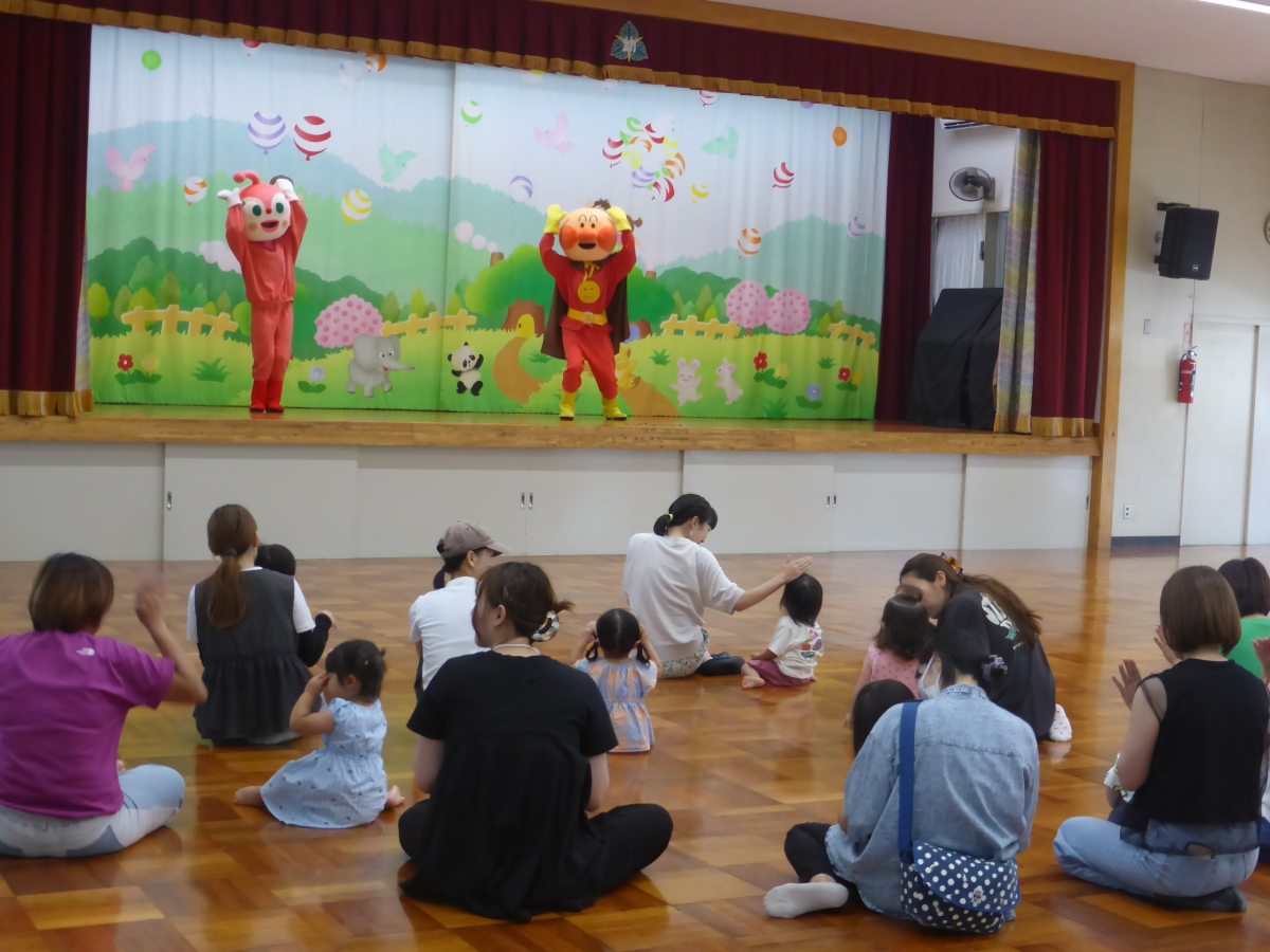 子育て広場ウィーク「リトミック」を行いました。